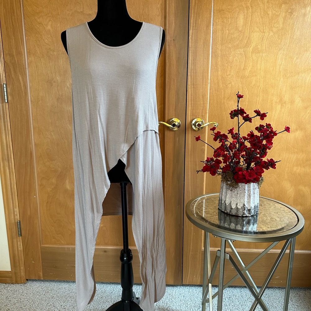 Camille and Co. sleeveless top. Size XL pit to pit 21” Fun shark bite hem.